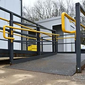 exterior ramp attached to temporary modular building